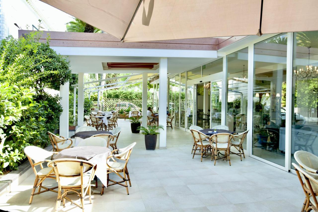 Hotel Maestri Riccione Eksteriør billede
